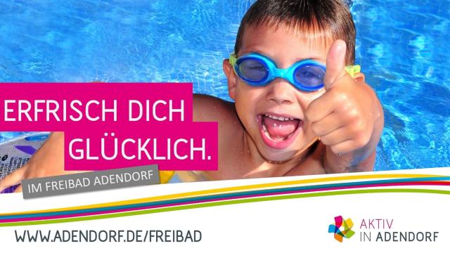 Junge mir hochgerecktem Daumen und Text: Erfrisch dich glücklich.